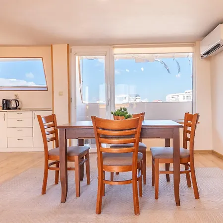 Lejlighed 2-bedroom With Sea View *